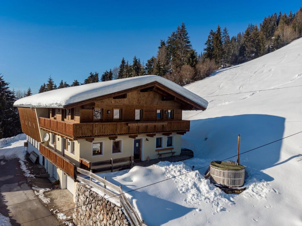 Chalet In Hopfgarten In Brixental With Hot Tub Villa Hopfgarten im Brixental Exterior foto